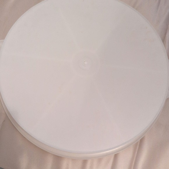 Tupperware Party Susan Divided snack container 12" in diameter - Picture 3 of 3